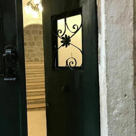 Πανσιόν Rilati Old Town Palace 1 3*