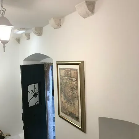 Πανσιόν Rilati Old Town Palace 1 3*